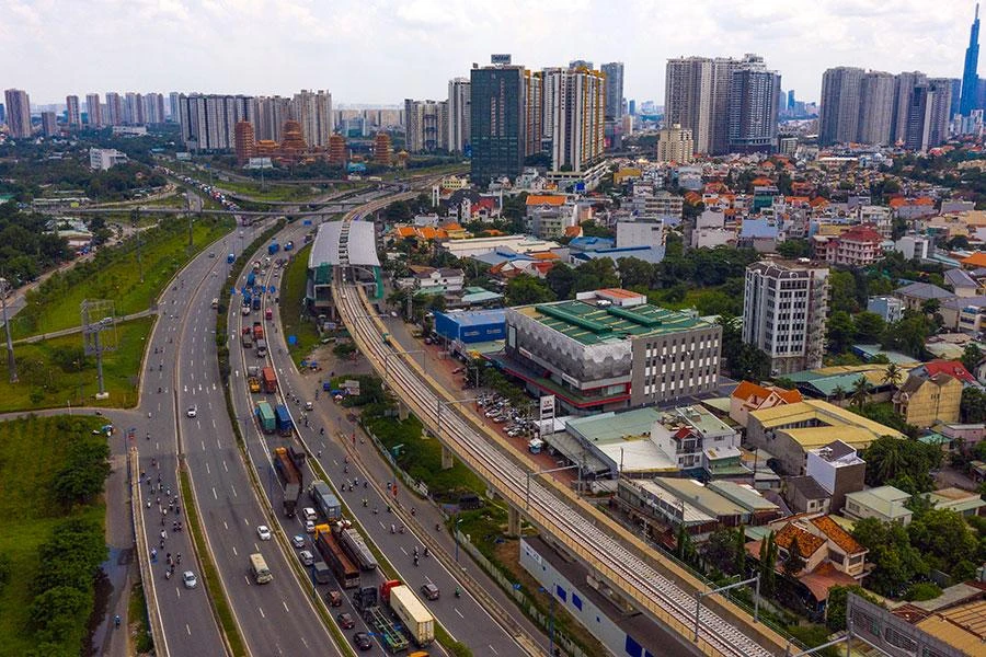 Việc quy hoạch, phát triển hạ tầng giao thông đồng bộ là một trong những động lực thúc đẩy TP Thủ Đức (TP.HCM) phát triển nhanh chóng. Ảnh: HOÀNG GIANG