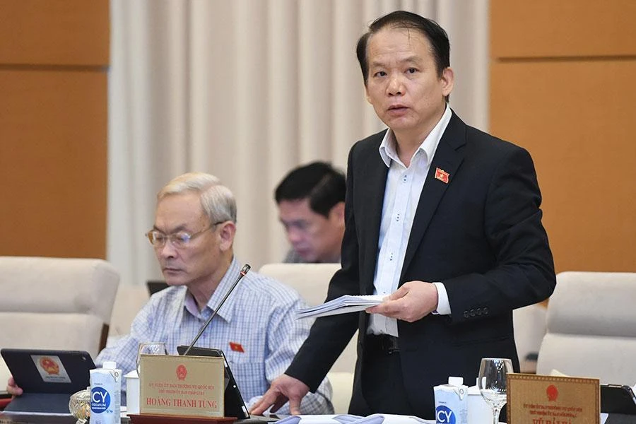 Chủ nhiệm Ủy ban Pháp luật Hoàng Thanh Tùng nêu ý kiến tại phiên họp. Ảnh: PHẠM THẮNG