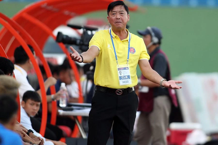 Ông Lê Huỳnh Đức không giấu được nét mệt mỏi với nhiệm vụ cùng Sài Gòn FC có tồn tại. Ảnh: ANH PHƯƠNG
