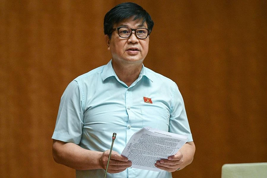 Đại biểu Quốc hội Đỗ Ngọc Thịnh, Chủ tịch Liên đoàn Luật sư Việt Nam, nêu ý kiến thảo luận tại nghị trường. Ảnh: PHẠM THÀNH