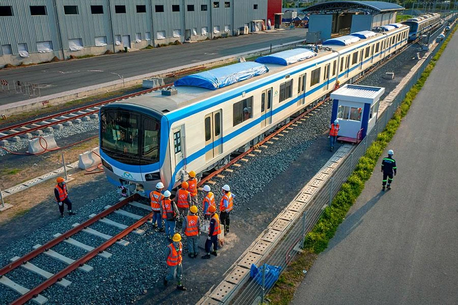 Hội nghị thống nhất, cần đẩy nhanh tiến độ xây dựng, hoàn thiện, đưa vào sử dụng các dự án kết cấu hạ tầng trọng yếu, nhất là dự án đường sắt đô thị số 1 (Bến Thành - Suối Tiên). Ảnh: ĐÔNG GIANG