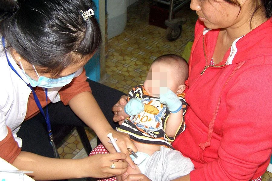Trẻ nhỏ ở TP.HCM có nguy cơ dịch bệnh do thiếu vaccine ảnh 1