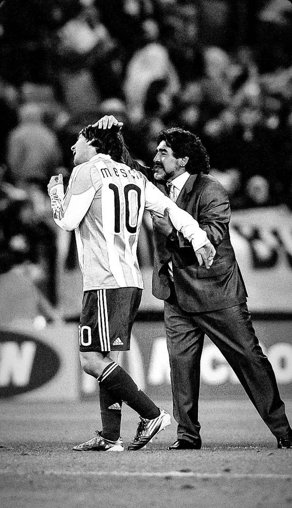 Maradona khi còn là HLV trưởng đội tuyển Argentina cùng Messi với giấc mơ dang dở. Ảnh: REUTERS
