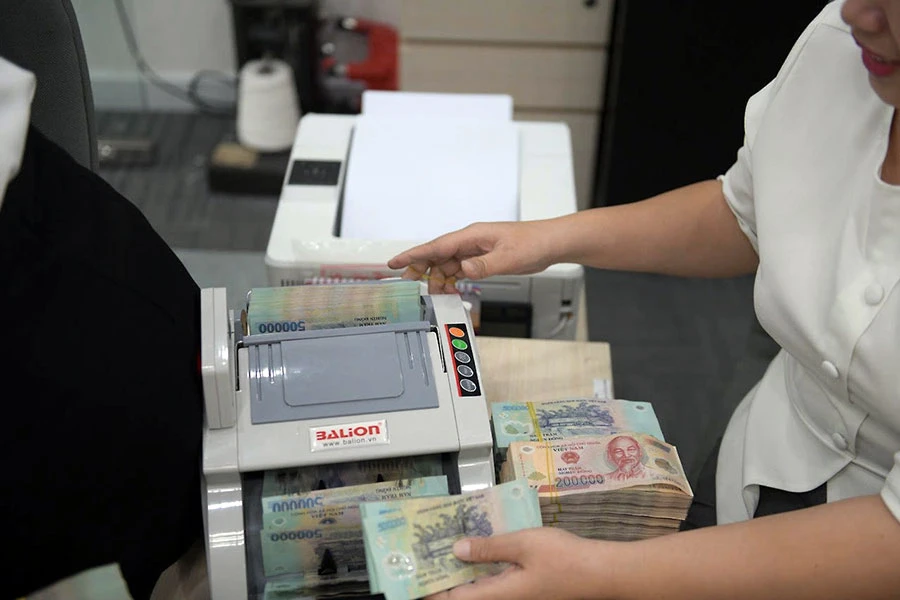 Dự thảo Luật các TCTD sửa đổi thu hẹp giới hạn cho vay đối với một khách hàng, người liên quan. Ảnh: PLO