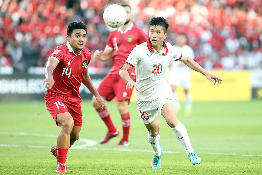 Phan Văn Đức trong trận hòa 0-0 ở lượt đi trước Indonesia. Ảnh: ANH THỎA