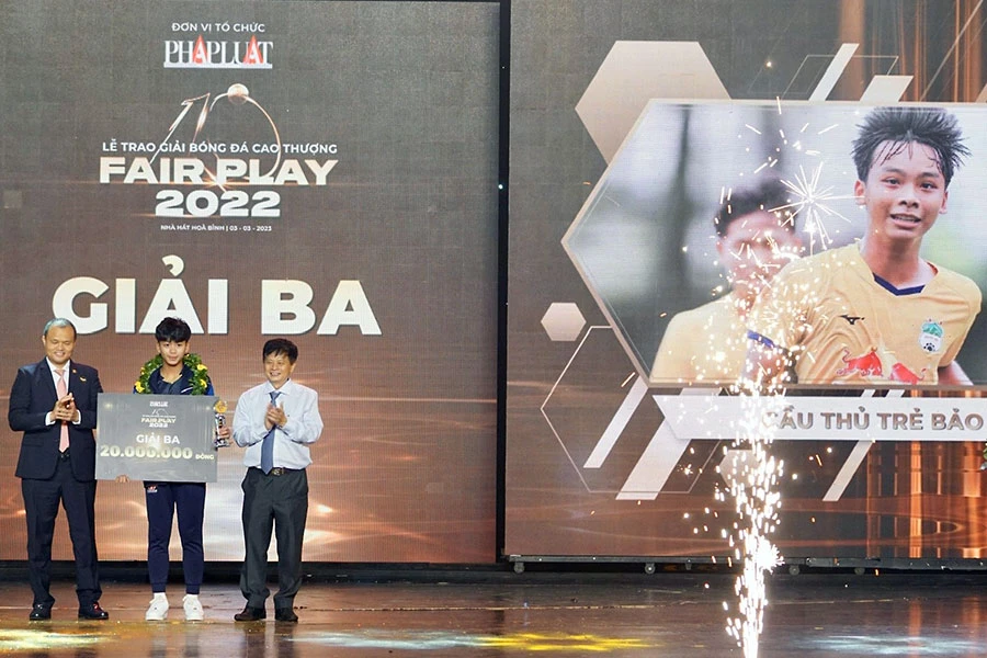 Giải ba dành cho cầu thủ trẻ Bảo Đức của U-15 HA Gia Lai.