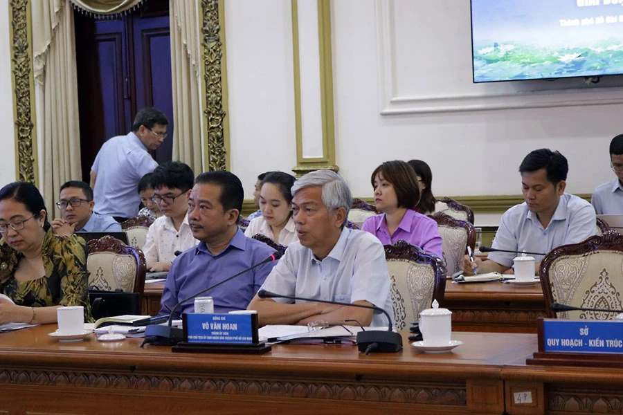 Phó Chủ tịch UBND TP.HCM Võ Văn Hoan chủ trì hội nghị. Ảnh: THANH TUYỀN