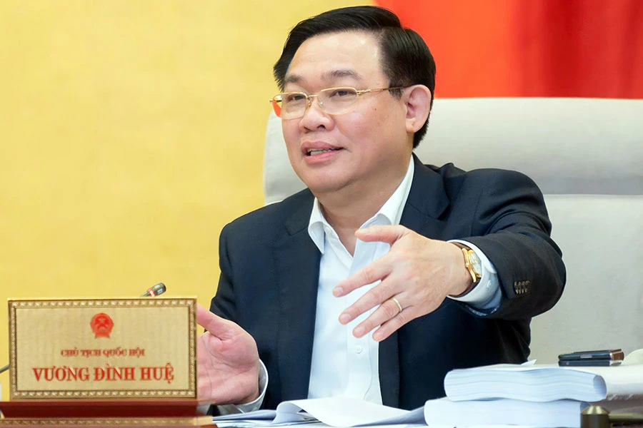 Chủ tịch Quốc hội Vương Đình Huệ nêu ý kiến tại cuộc họp. Ảnh: PHẠM THẮNG