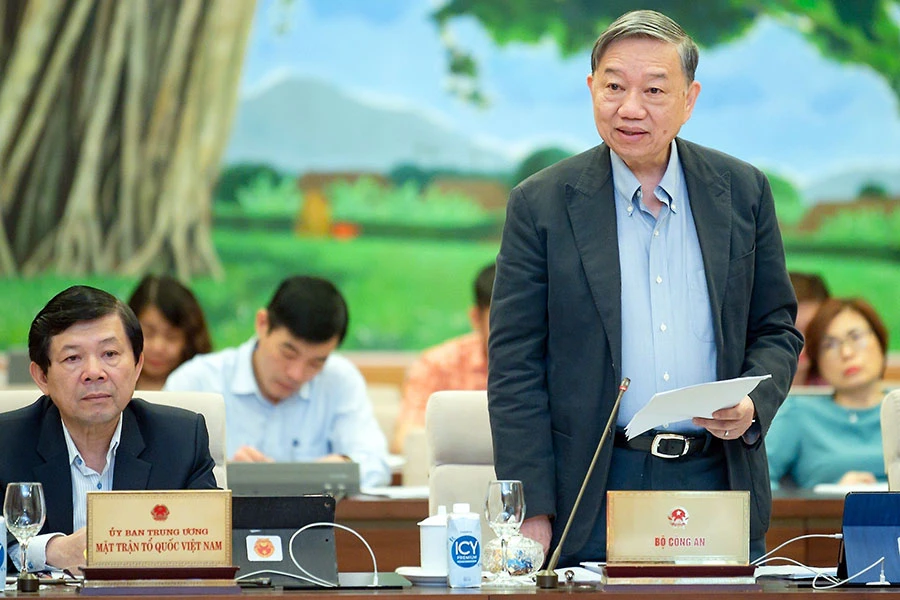 Bộ trưởng Bộ Công an Tô Lâm tại phiên họp sáng 17-3 của Ủy ban Thường vụ Quốc hội. Ảnh: QHVN