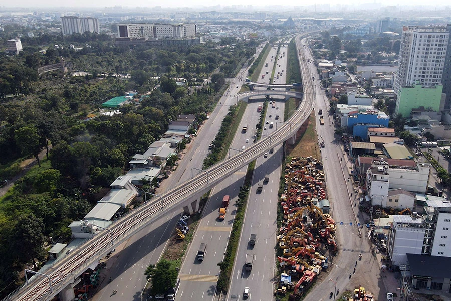 TP.HCM cũng kiến nghị gỡ vướng cho tuyến đường sắt đô thị Bến Thành - Suối Tiên. Ảnh: ĐÀO TRANG