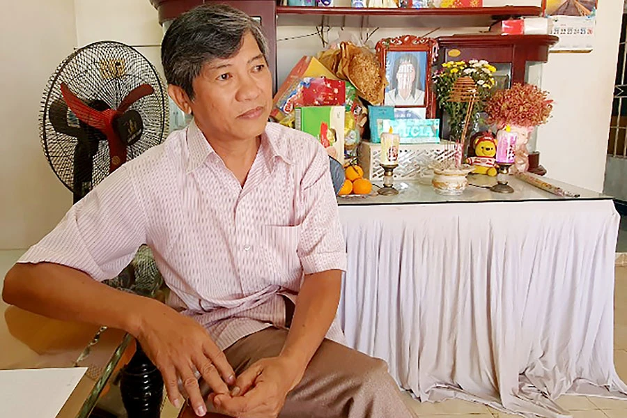 Ông Hồ Hoàng Hùng, cha của nữ sinh Hồ Hoàng Anh, nhớ lại sự kiện đau lòng... Ảnh: H.HẢI