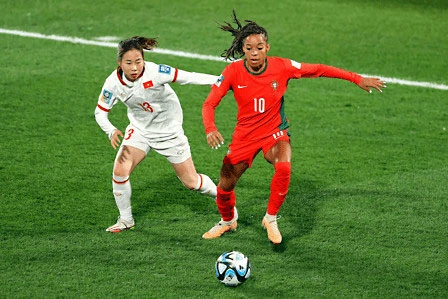 Chọn lối chơi để có bàn thắng khác với co cụm để hạn chế bàn thua. Ảnh: GETTY IMAGES