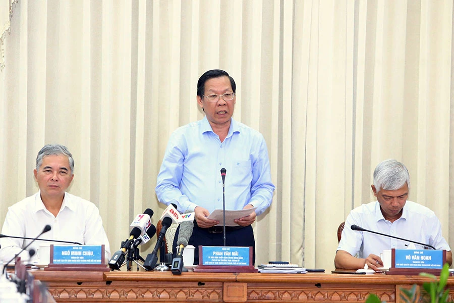 Chủ tịch UBND TP.HCM Phan Văn Mãi phát biểu tại phiên họp. Ảnh: HÀ THƯ
