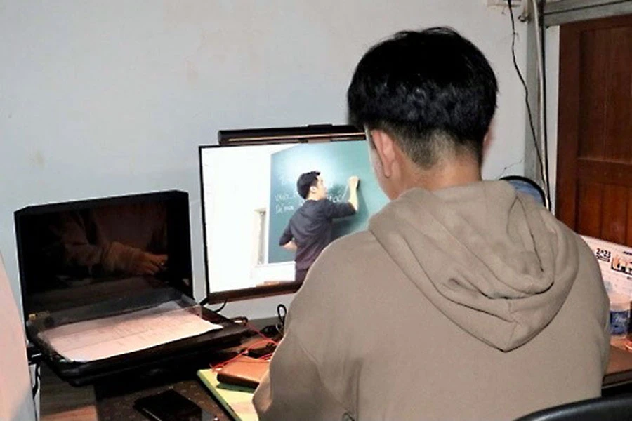 TS đang tập trung học để cải thiện điểm số. Ảnh: VÕ THƠ TS đang tập trung học để cải thiện điểm số. Ảnh: VÕ THƠ