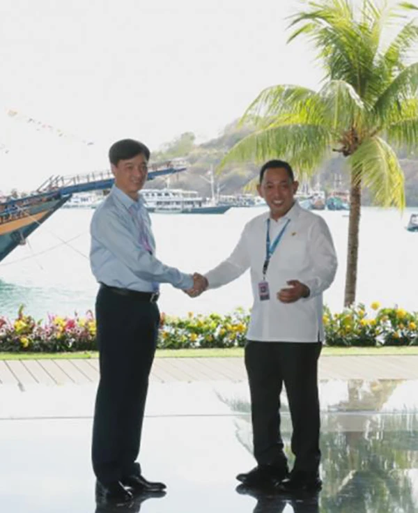 Đại tướng Listyo Sigit Prabowo, Tư lệnh Cảnh sát quốc gia, Trưởng AMMTC Indonesia, đón chào Thứ trưởng Nguyễn Duy Ngọc.