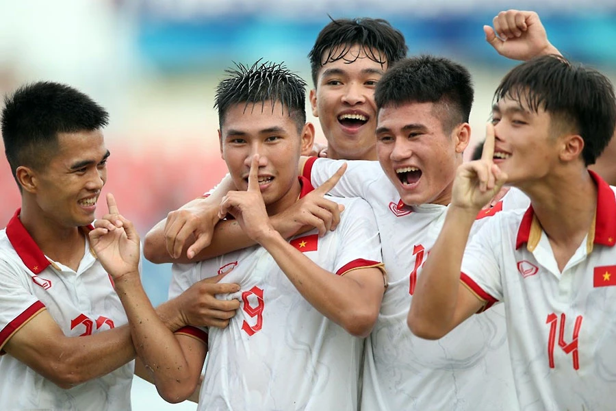 Những gương mặt trẻ dưới tay HLV Hoàng Anh Tuấn đang rất hưng phấn bước vào trận chung kết. Ảnh: ANH THỎA