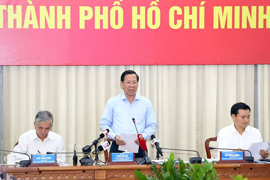 Chủ tịch UBND TP.HCM Phan Văn Mãi phát biểu kết luận tại phiên họp. Ảnh: HÀ THƯ