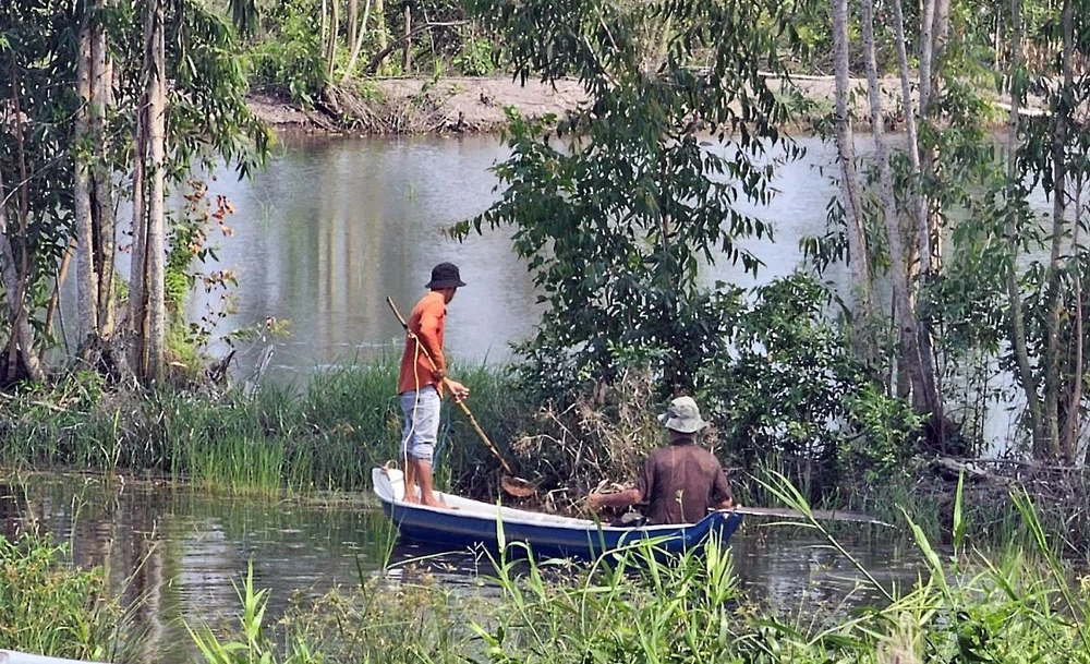 Tận diệt thủy sản bằng xung điện