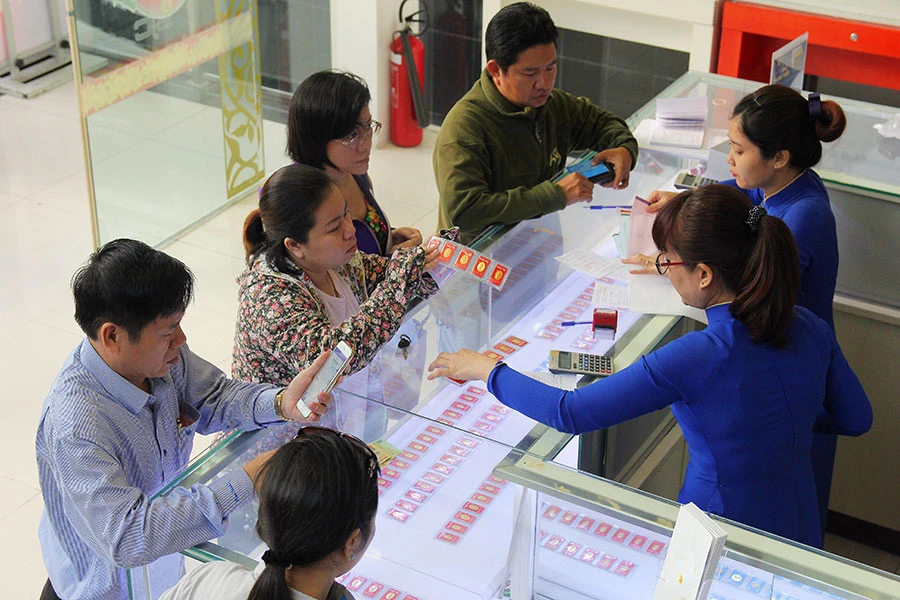 Giải pháp kéo giá vàng SJC 'trở về mặt đất'