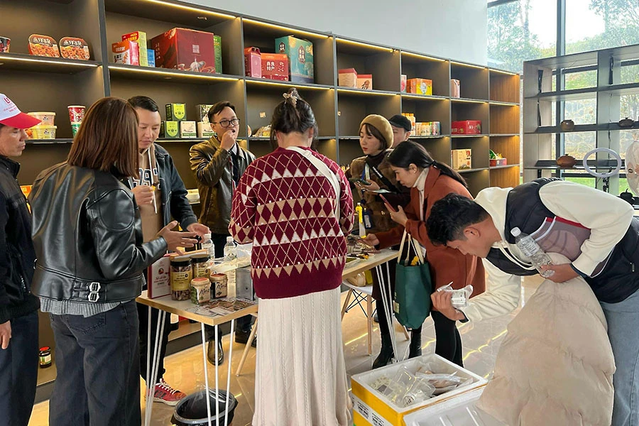 Một tổng kho hàng của Trung Quốc có sức chứa lớn, hiện đại được xây dựng sát biên giới Việt Nam