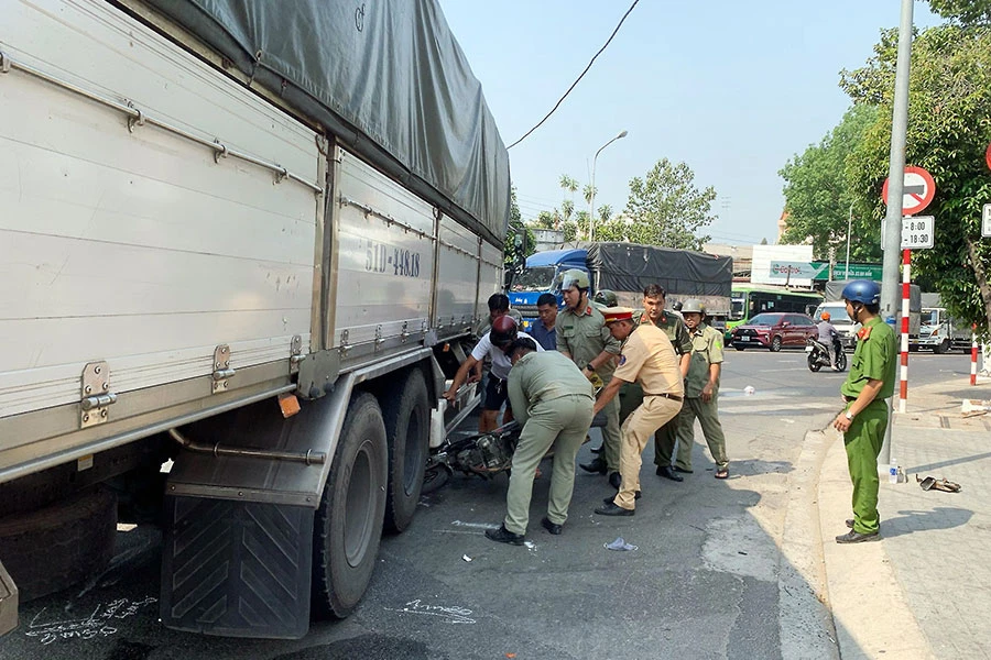 Đội Cơ động xử lý sự cố giao thông ở Bình Dương