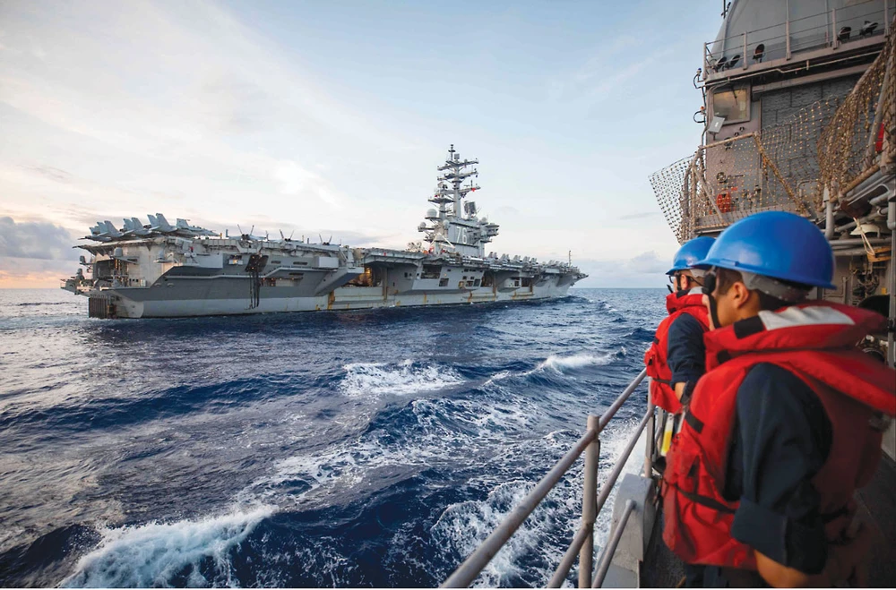 Ông Donald Trump - P16_tiếp-tế-tàu--USS-Ronald-Reagan.jpg