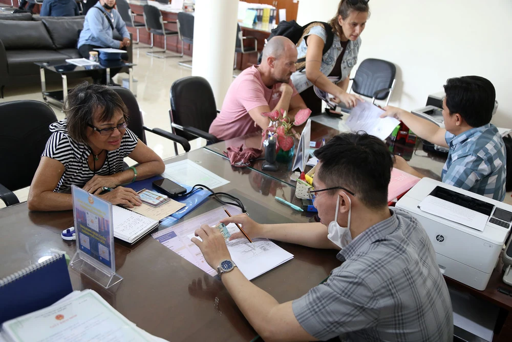 Bỏ cấp huyện: Góp ý về hoạt động của mô hình 'thành phố trong thành phố'