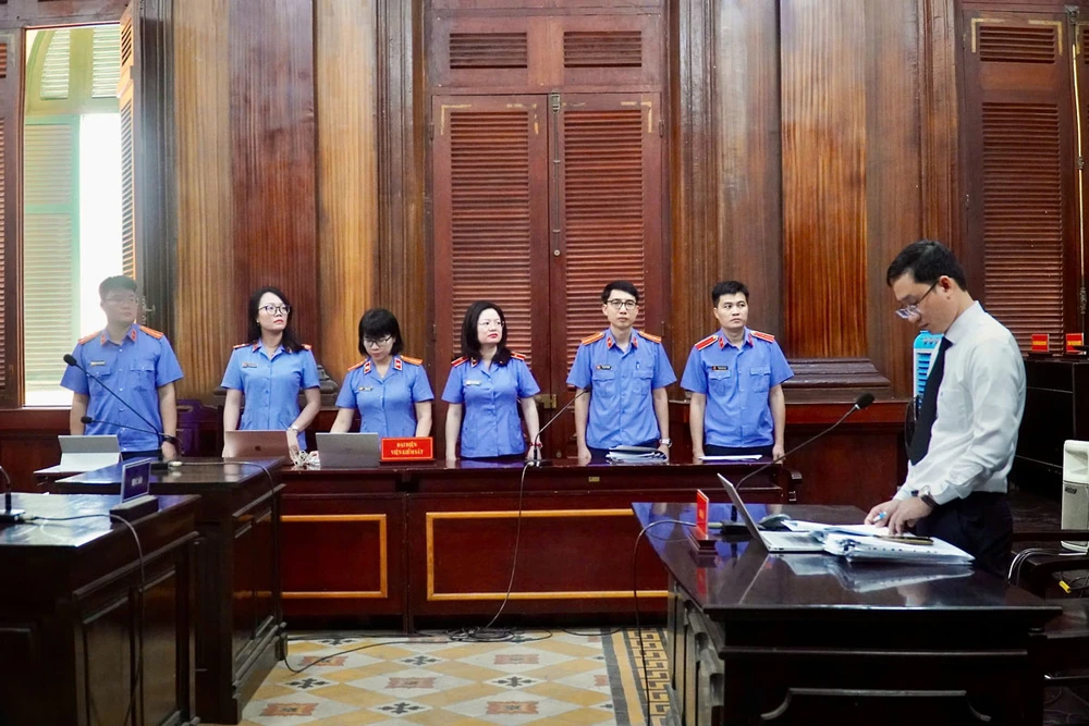 Kiểm sát viên giữ quyền công tố tại một phiên tòa ở TP.HCM. Ảnh: NGUYỄN TIẾN