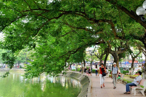 Thời gian thí điểm các tuyến phố đi bộ quanh Hồ Gươm được thực hiện từ từ 19h00 Thứ sáu đến 24h00 Chủ nhật hàng tuần, bắt đầu từ ngày 1-9-2016.