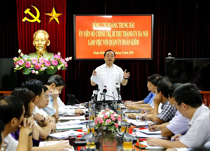 Bí thư Hà Nội: Vé xe 500 ngàn, lãnh đạo phường có biết? ảnh 1