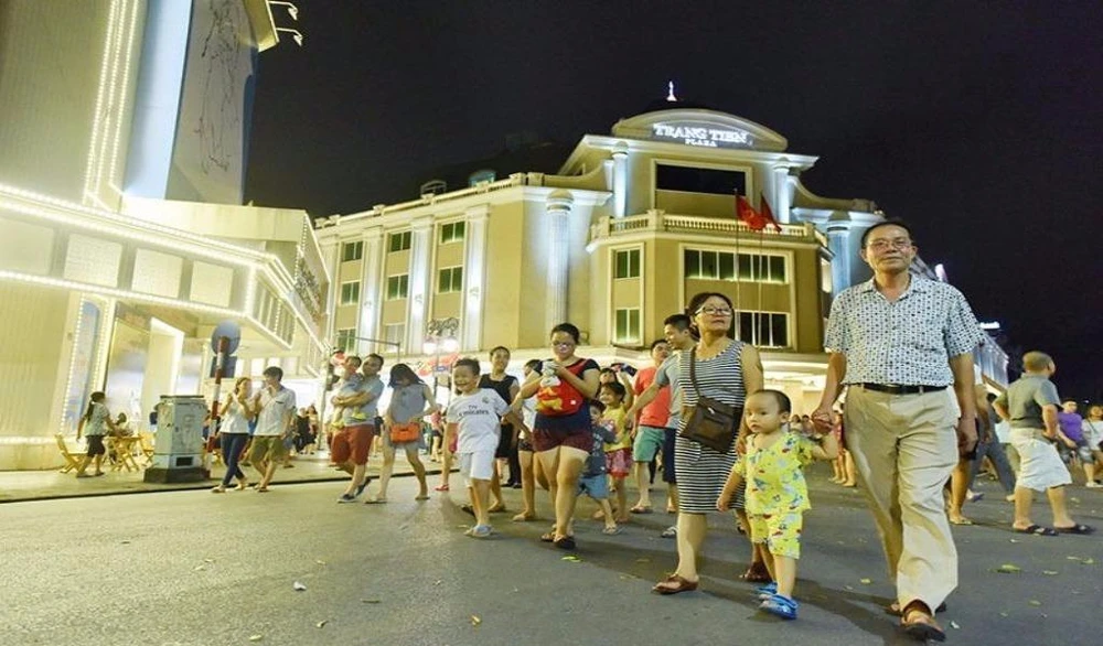 phố đi bộ hồ gươm