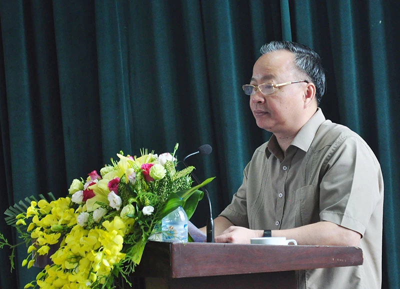 Cá chết có thể do cống xả thải vào Hồ Tây ảnh 2