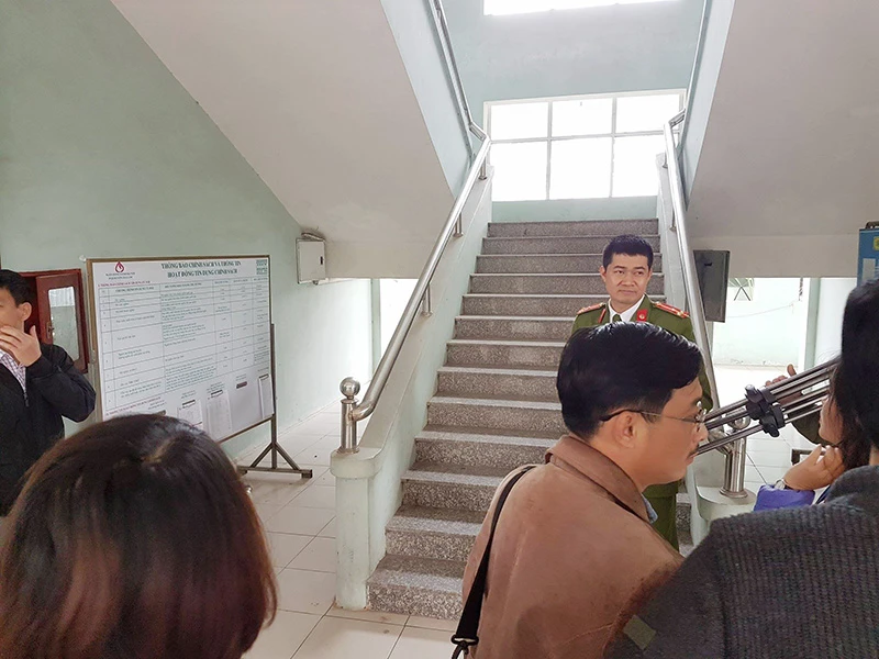 Chính quyền tổ chức họp kín vụ đóng cửa chợ Bát Tràng ảnh 1