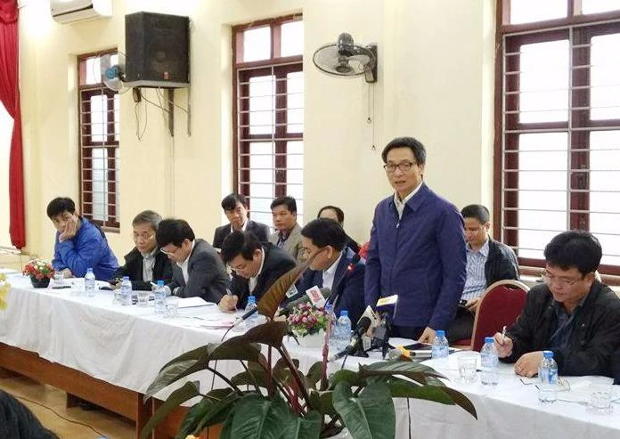 Phó Thủ tướng Vũ Đức Đam chỉ đạo tại cuộc làm việc với Hà Nội về công tác y tế cơ sở sáng nay 9-2.