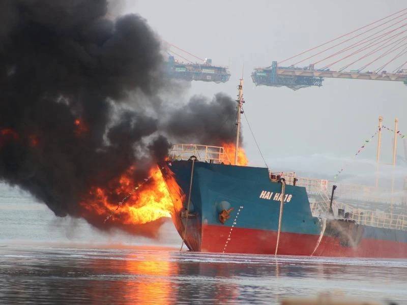 cháy tàu Đình Vũ