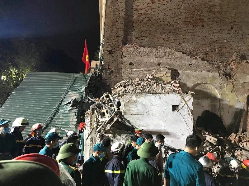 sập nhà ở Hà Nội