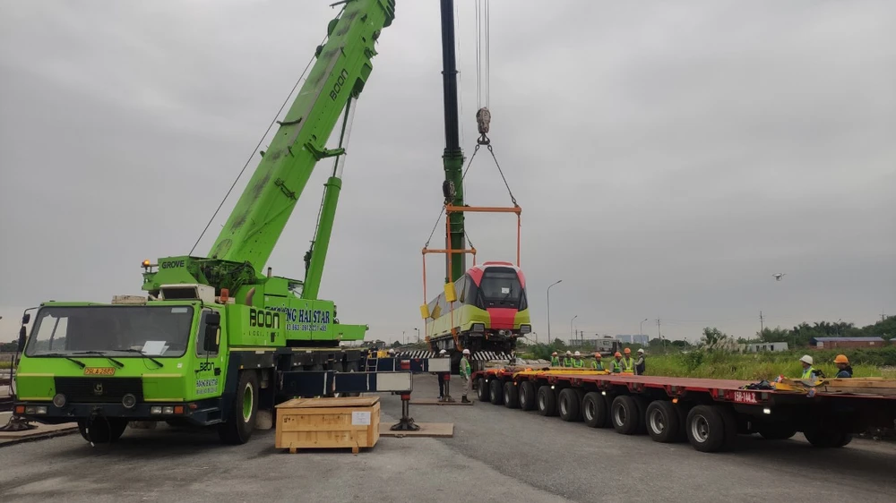 Metro Nhổn - ga Hà Nội có đoàn tàu đầu tiên lên ray ảnh 2