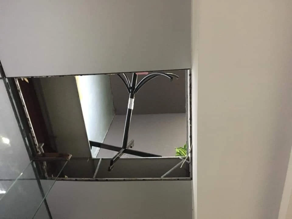 Công an làm rõ vụ thủng trần chung cư khiến 2 người bị thương ảnh 2