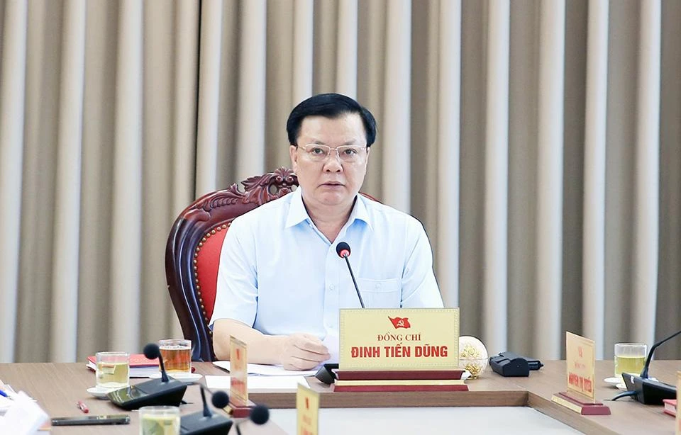 Bí thư Thành uỷ Hà Nội Đinh Tiến Dũng