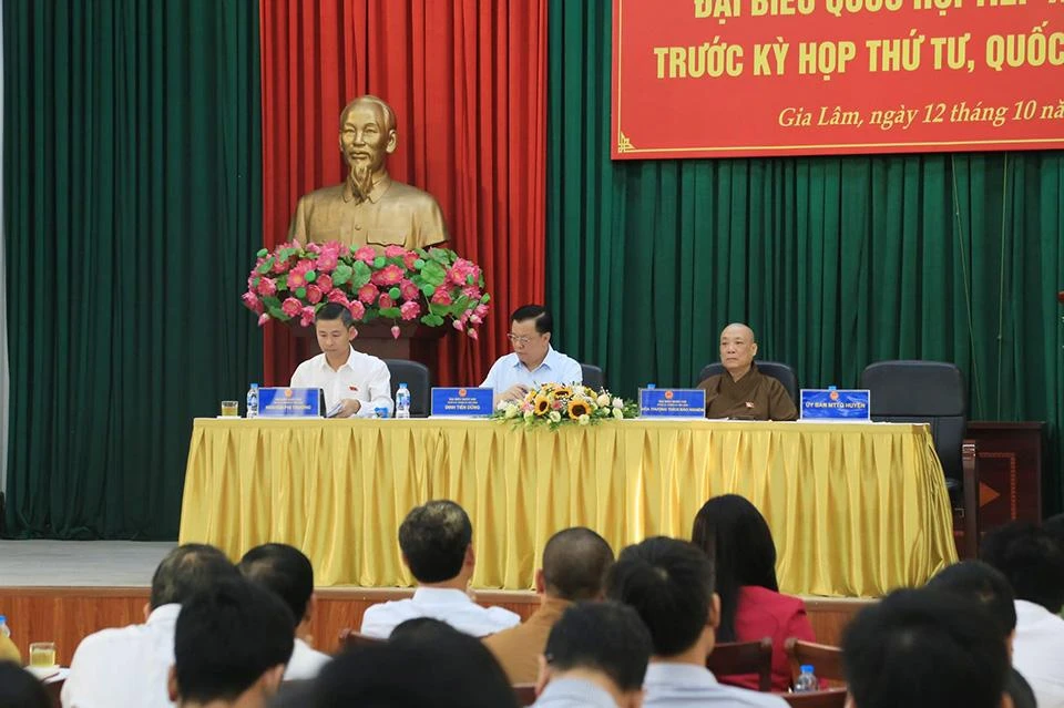 Bí thư Thành uỷ Hà Nội Đinh Tiến Dũng cùng tổ ĐBQH Hà Nội tiếp xúc cử tri huyện Gia Lâm trước kỳ họp thứ 4, QH khóa XV.