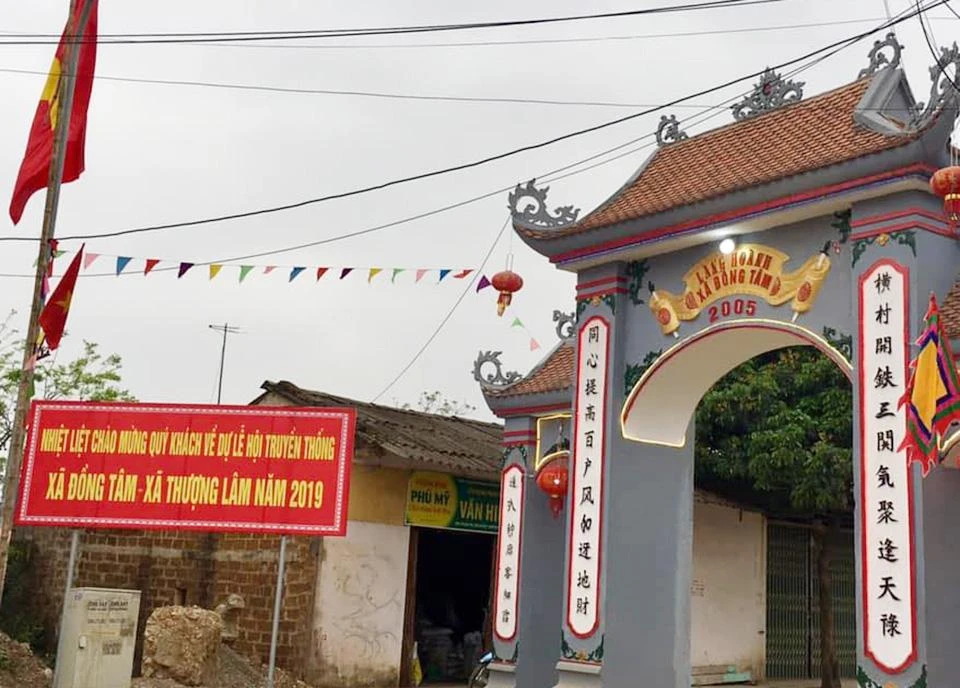 Cổng làng Hoành, xã Đồng Tâm, huyện Mỹ Đức (Ảnh: TP)