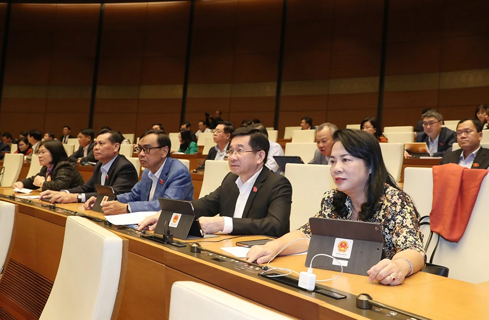 ĐBQH bấm nút thông qua Nghị quyết.