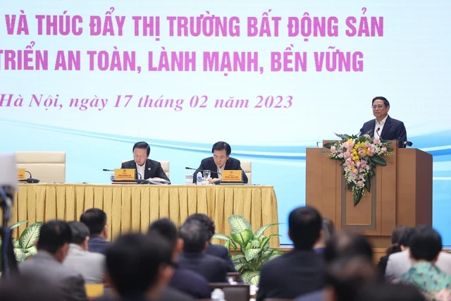 Thủ tướng Phạm Minh Chính đang chủ trì hội nghị gỡ khó, phát triển lành mạnh, bền vững thị trường BĐS. Ảnh: VGP