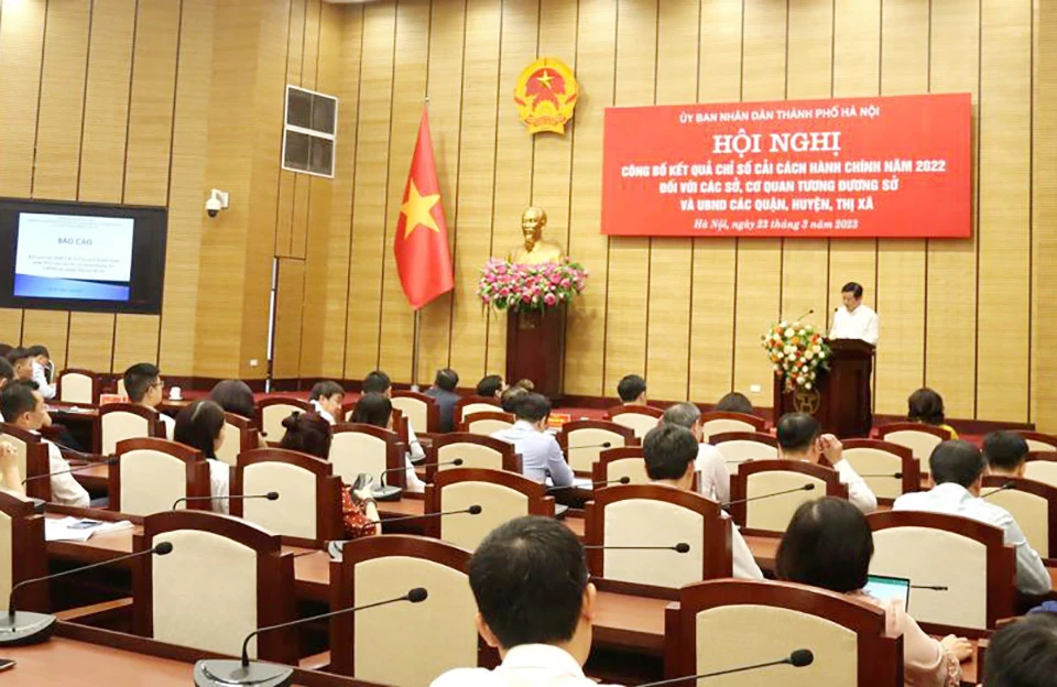 Hội nghị công bố kết quả Chỉ số CCHC năm 2022 đối với các sở, cơ quan tương đương sở và UBND các quận, huyện, thị xã của Hà Nội. Ảnh: TP