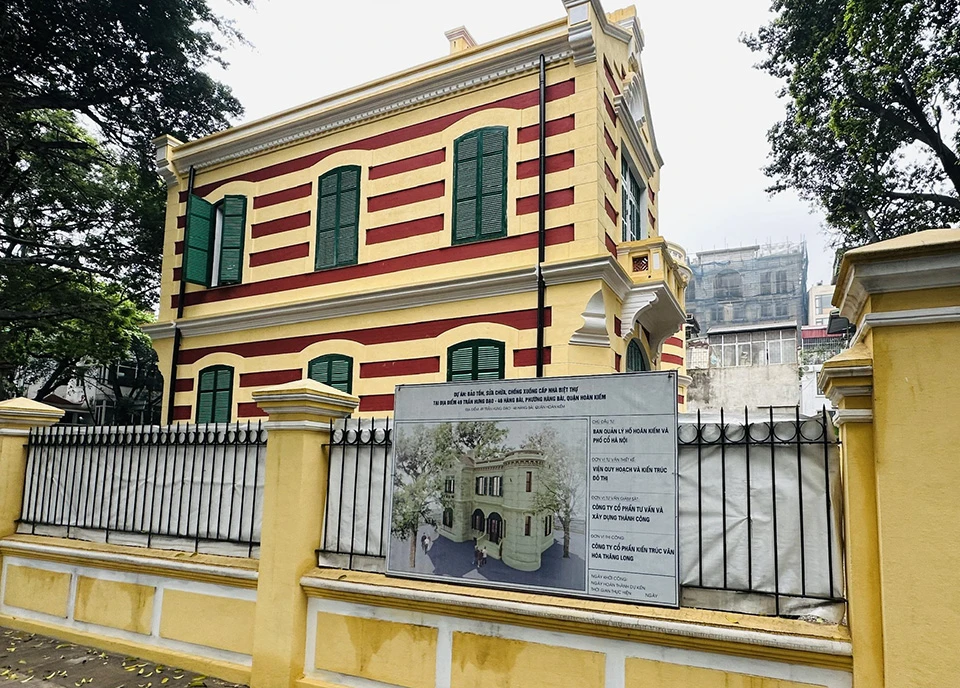 Quận Hoàn Kiếm nói màu sơn biệt thự cổ 46 Hàng Bài đang được thử nghiệm ảnh 1