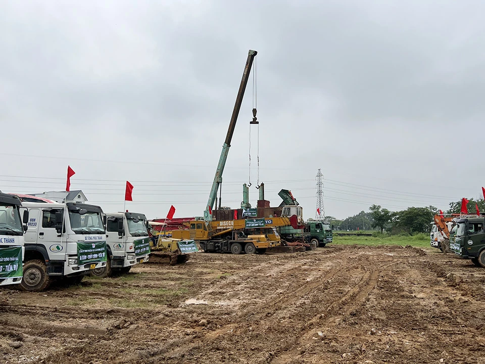 Một dự án nhà ở xã hội vừa được khởi công tại xã Kim Hoa, huyện Mê Linh, Hà Nội. Ảnh: Trọng Phú