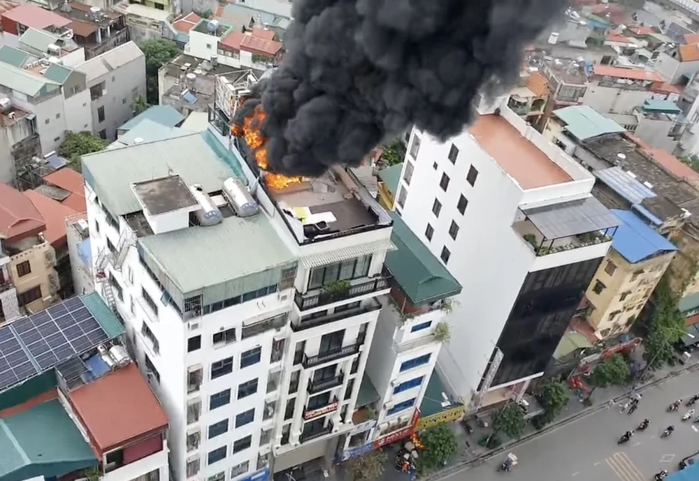 Vụ cháy nhà 7 tầng tại số 28 Vũ Trọng Phụng (quận Thanh Xuân, Hà Nội) diễn ra sáng nay 16-9