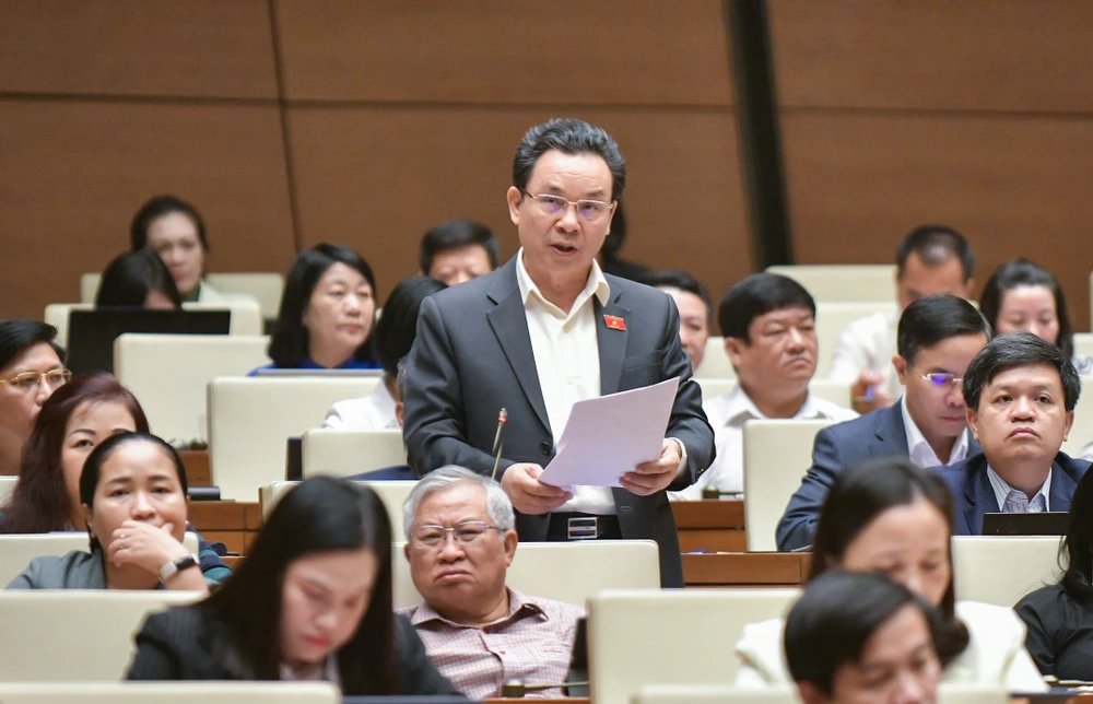 Phát triển giao thông đô thị Hà Nội không thể bằng những con đường đắt nhất hành tinh