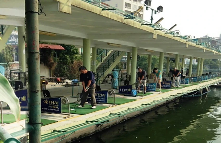 Hà Nội chính thức cho kinh doanh sân tập golf trên mặt nước Hồ Tây