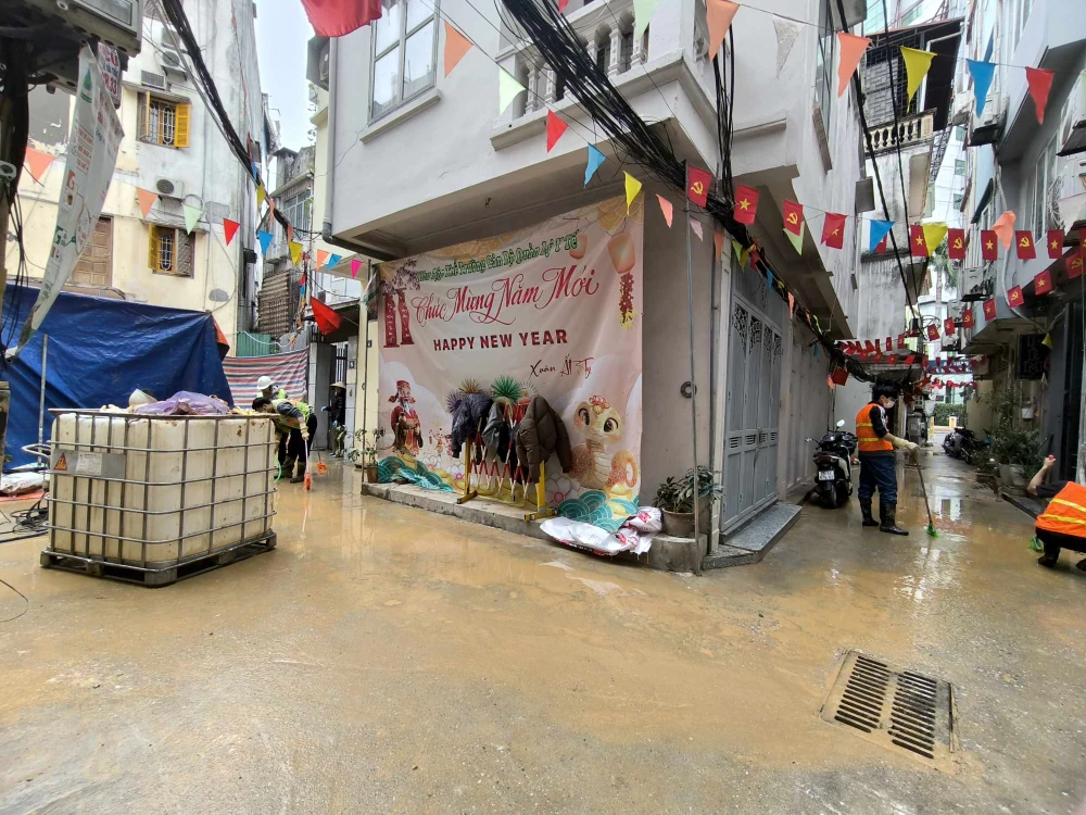 sự cố suối bùn phun vào khu dân cư